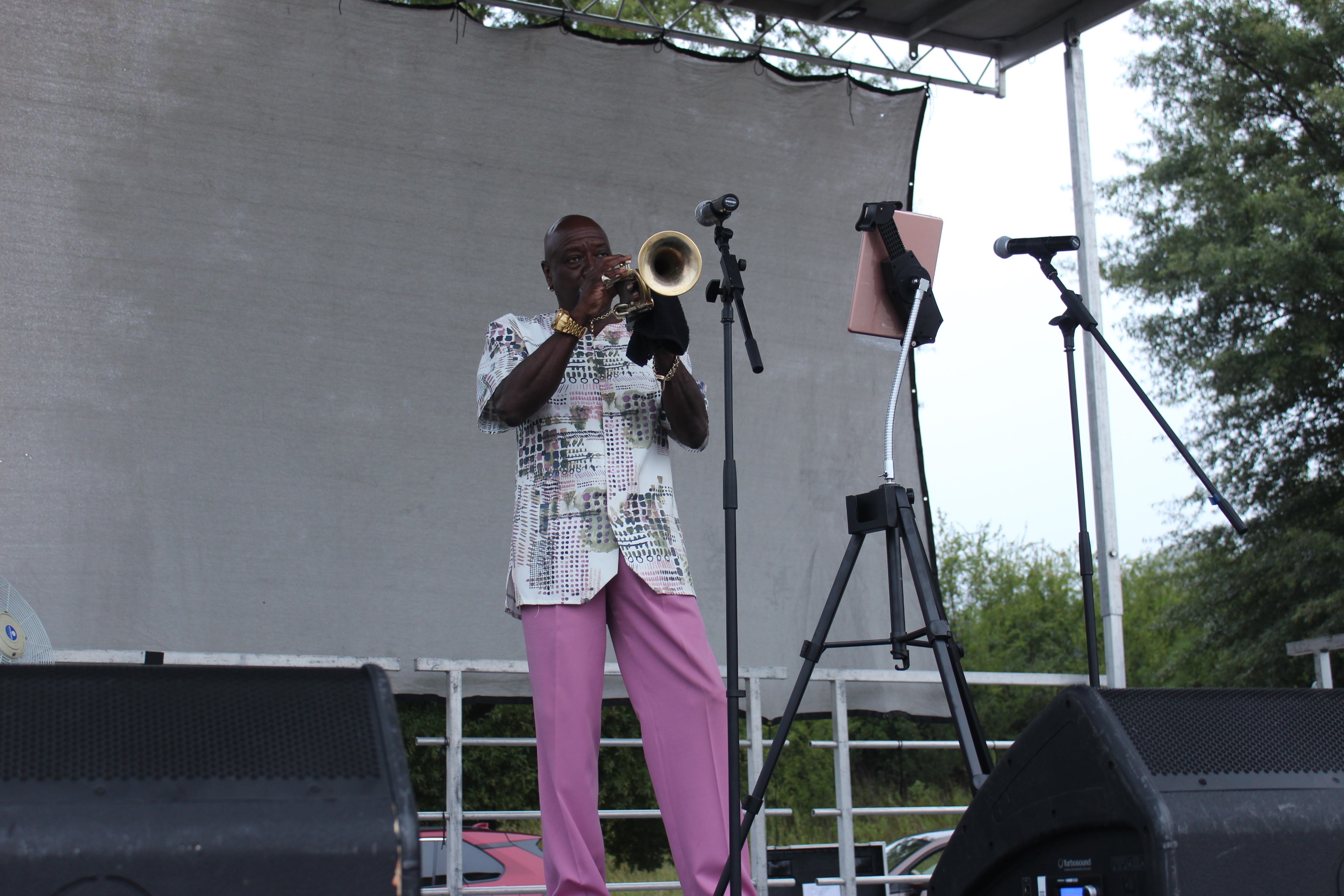 Trumpeter Milkshake Mayfield