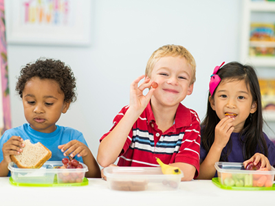 kids-snacking400_0.jpg