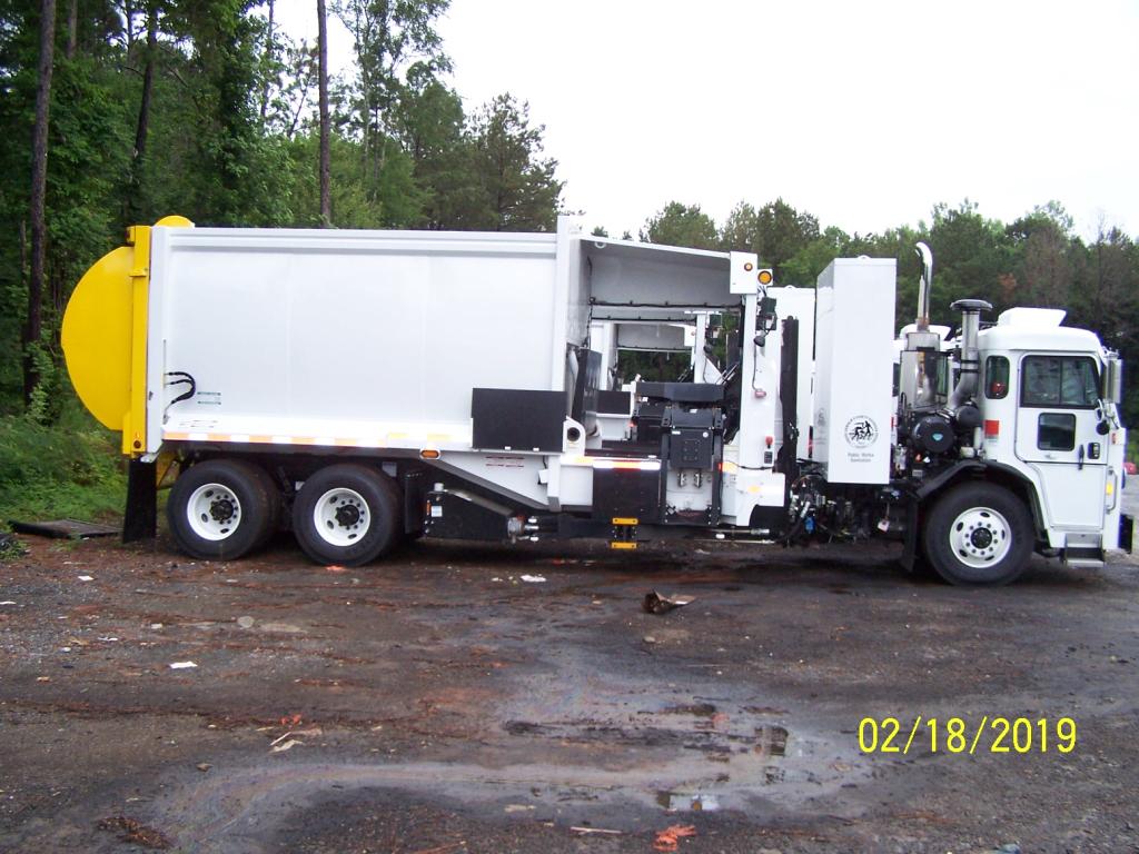 CNG Powered refuse truck